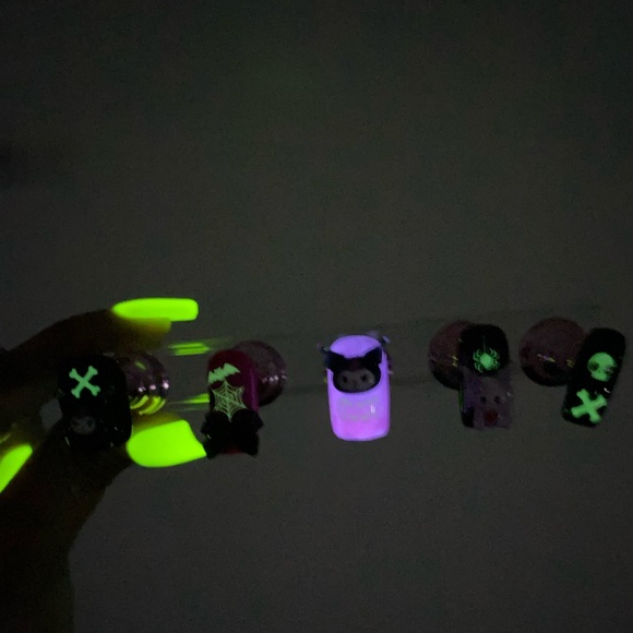 Handcrafted Press ons Kuromi Hello Kitty theme (Glow In The Dark) Short Square - Picture 7 of 8